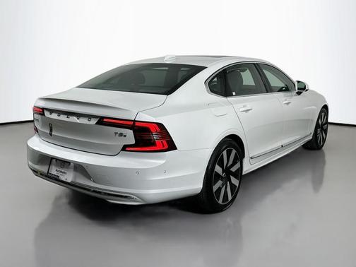 2025 Volvo S90 Plug-In Hybrid T8 Ultra