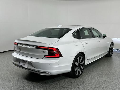 2025 Volvo S90 Plug-In Hybrid T8 Ultra