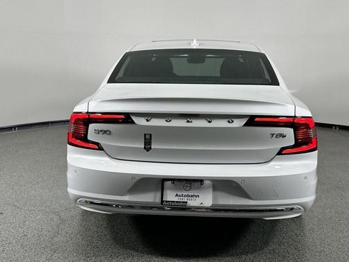 2025 Volvo S90 Plug-In Hybrid T8 Ultra