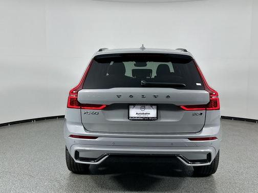 2026 Volvo XC60 B5 Plus Dark Theme