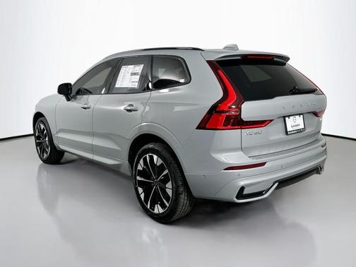 2026 Volvo XC60 B5 Plus Dark Theme