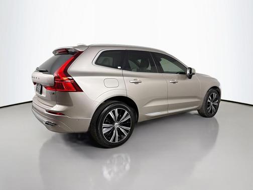 2023 Volvo XC60 B5 Plus Bright Theme