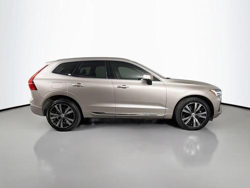 2023 Volvo XC60 B5 Plus Bright Theme
