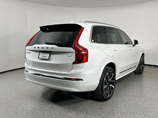 2023 Volvo XC90 Recharge Plug-In Hybrid T8 Ultimate Bright Theme 7-Seater