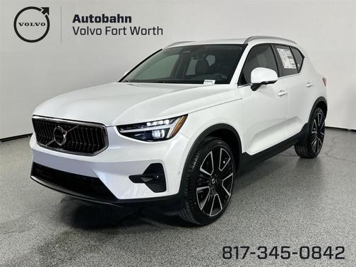 2025 Volvo XC40 B5 Ultra Bright Theme