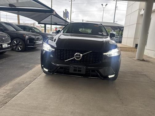 Onyx Black Metallic 2025 Volvo XC60 B5 Core