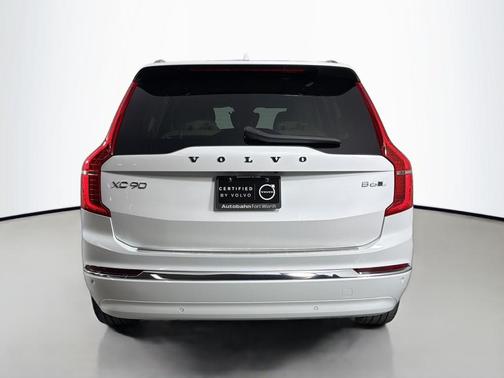 Crystal White Metallic 2023 Volvo XC90 B6 Plus 7-Seater