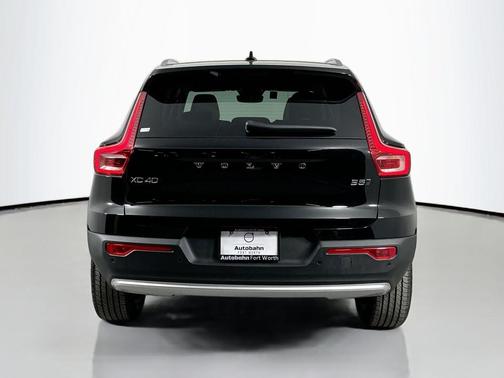 2025 Volvo XC40 B5 Plus Bright Theme