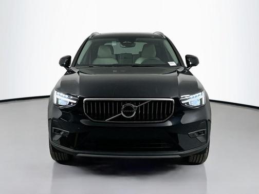 2025 Volvo XC40 B5 Plus Bright Theme