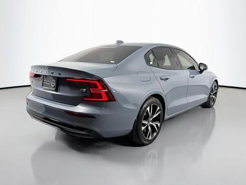 2024 Volvo S60 B5 Plus Dark Theme