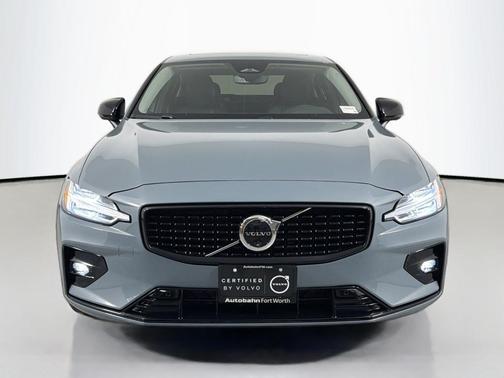 2024 Volvo S60 B5 Plus Dark Theme
