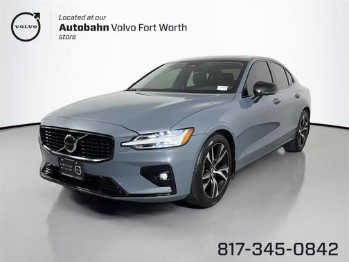 2024 Volvo S60 B5 Plus Dark Theme