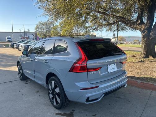 2025 Volvo XC60 Plug-In Hybrid T8 Plus