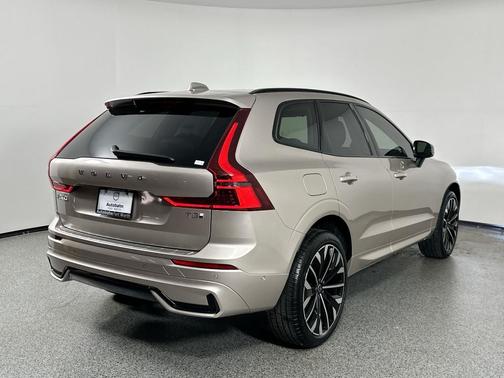 2026 Volvo XC60 T8 ULTRA