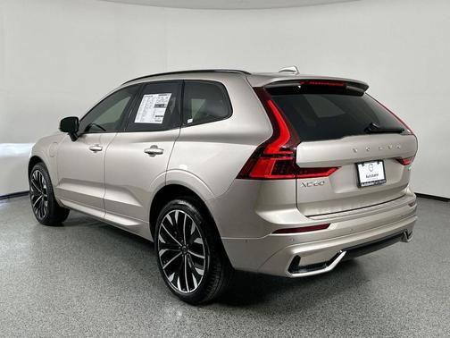 2026 Volvo XC60 T8 ULTRA