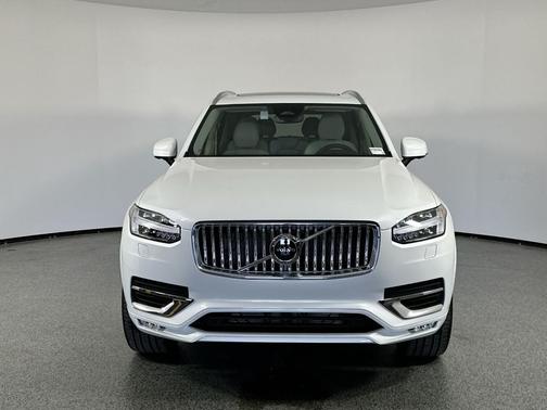 2025 Volvo XC90 B6 Plus 7-Seater