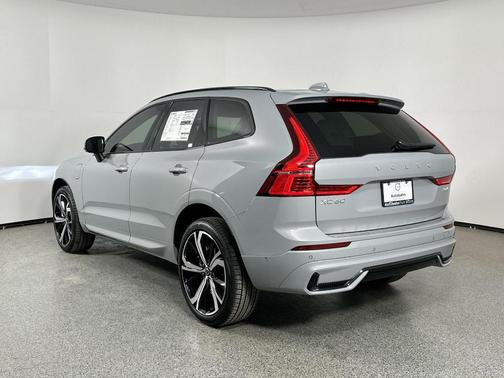 2025 Volvo XC60 Plug-In Hybrid T8 Ultra