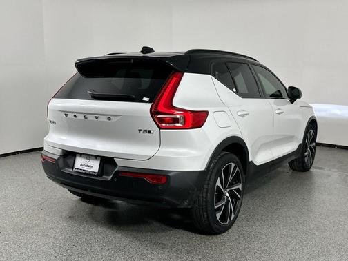 2021 Volvo XC40 T5 R-Design