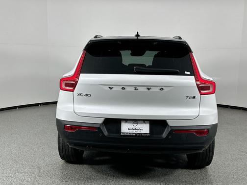 2021 Volvo XC40 T5 R-Design