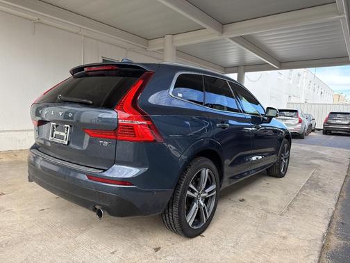 2018 Volvo XC60 T5 Momentum