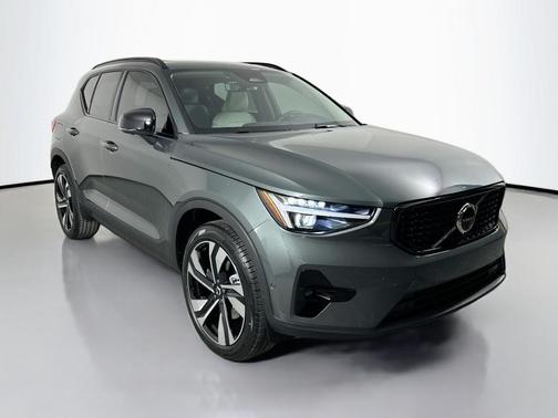 2026 Volvo XC40 B4 Plus
