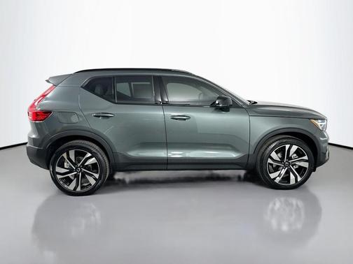 2026 Volvo XC40 B4 Plus