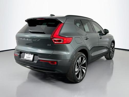 2026 Volvo XC40 B4 Plus