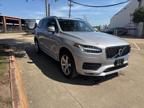 Silver 2023 Volvo XC90 B5 Core