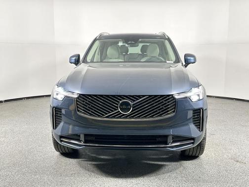 2025 Volvo XC90 B6 Ultra