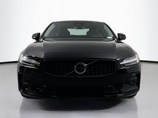 Black Stone 2023 Volvo S60 B5 Core Dark Theme