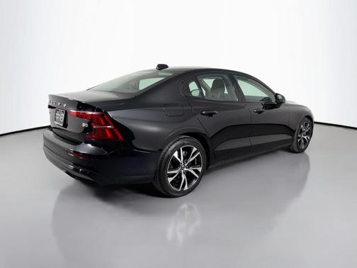 Black Stone 2023 Volvo S60 B5 Core Dark Theme