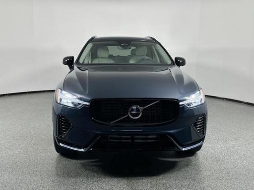 2024 Volvo XC60 Recharge Plug-In Hybrid T8 Plus Dark Theme
