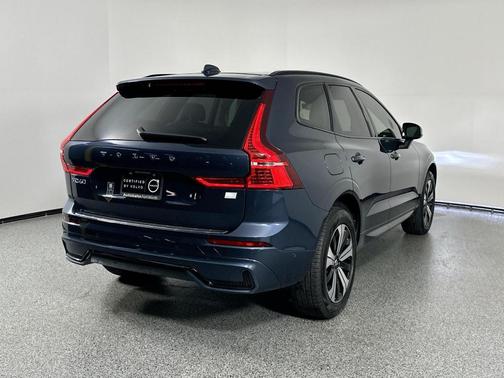 2024 Volvo XC60 Recharge Plug-In Hybrid T8 Plus Dark Theme