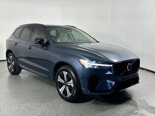 2024 Volvo XC60 Recharge Plug-In Hybrid T8 Plus Dark Theme