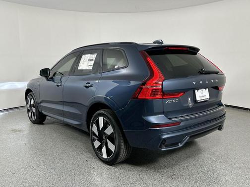 2025 Volvo XC60 Plug-In Hybrid T8 Plus