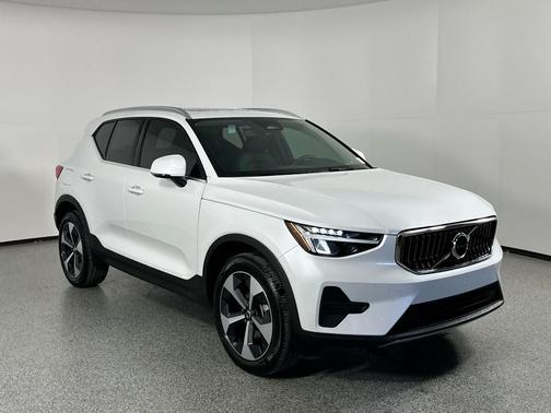 2025 Volvo XC40 B5 Core Bright Theme