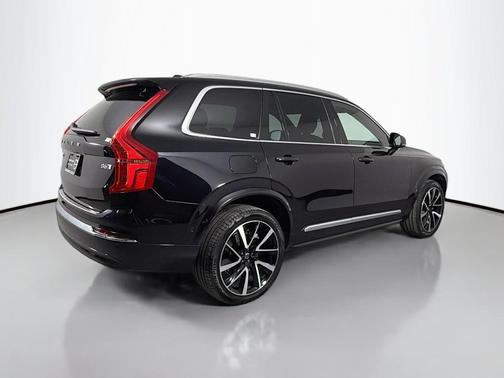 Onyx Black Metallic 2023 Volvo XC90 B6 Plus 7-Seater