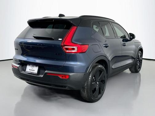 2026 Volvo XC40 B5 Ultra Black Edition