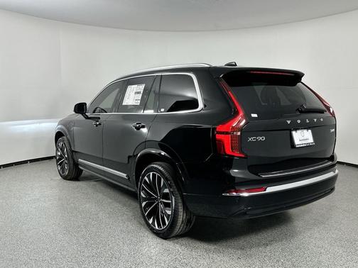 2025 Volvo XC90 Plug-In Hybrid T8 Ultra 7-Seater