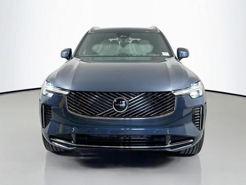 2026 Volvo XC90 B5 Core