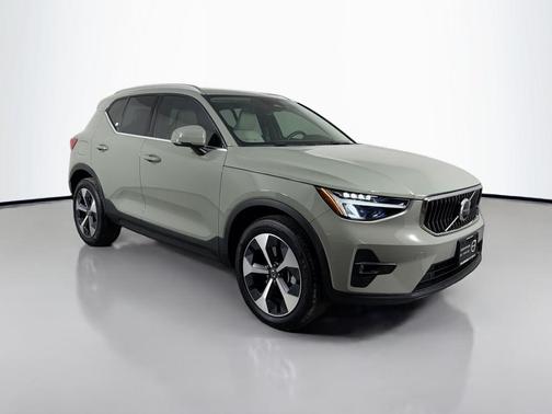 Sage Green Metallic 2023 Volvo XC40 B5 Plus Bright Theme