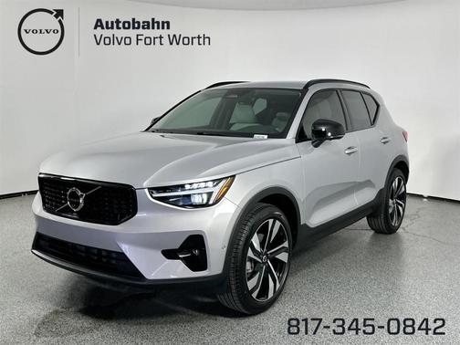 2025 Volvo XC40 B5 Ultra Dark Theme