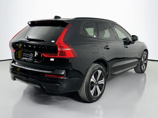 2024 Volvo XC60 Recharge Plug-In Hybrid T8 Plus Dark Theme