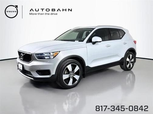 Glacier Silver Metallic 2020 Volvo XC40 T4 Momentum
