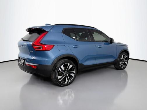 2023 Volvo XC40 B4 Plus Dark Theme