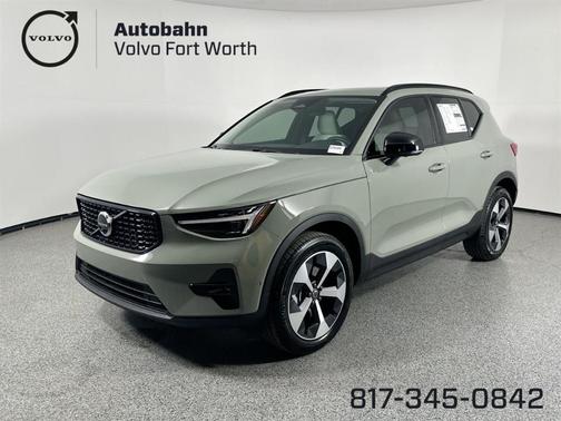 2025 Volvo XC40 B5 Plus Dark Theme