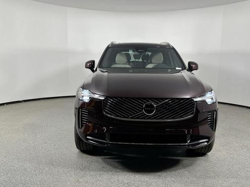 2025 Volvo XC90 B6 Core