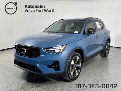 2025 Volvo XC40 B5 Plus Dark Theme