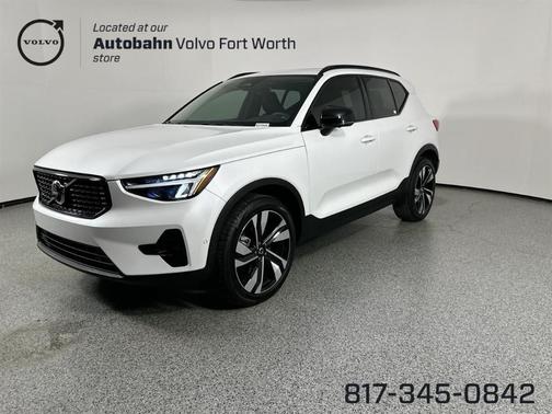 2024 Volvo XC40 B5 Plus Dark Theme