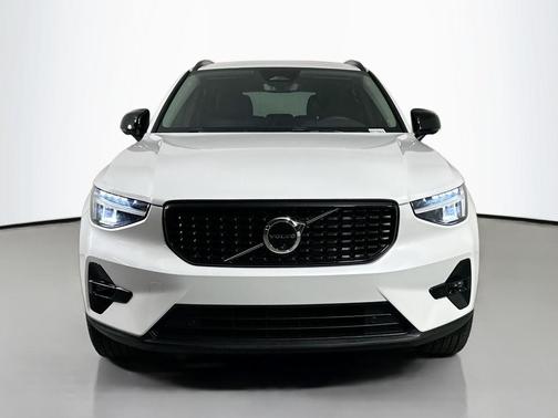 2024 Volvo XC40 B5 Plus Dark Theme